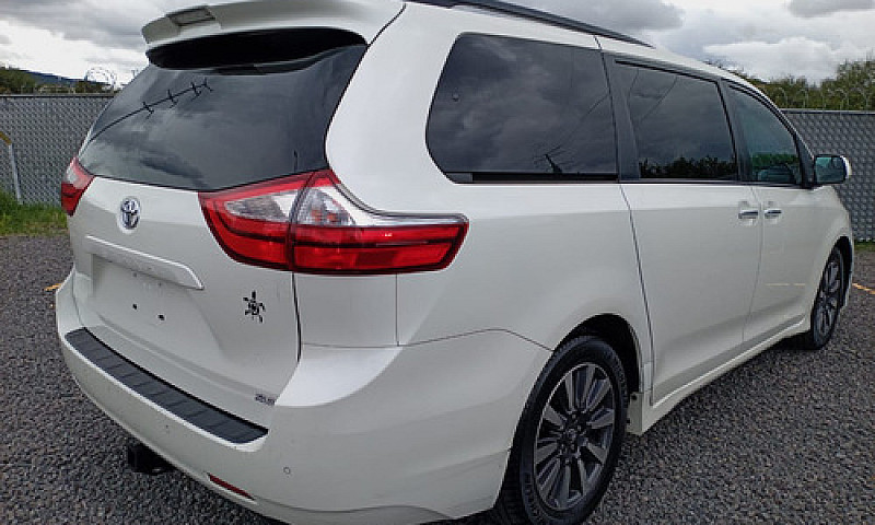 Toyota Sienna 2018...