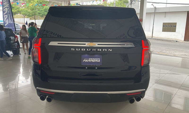 Chevrolet Suburban 2...