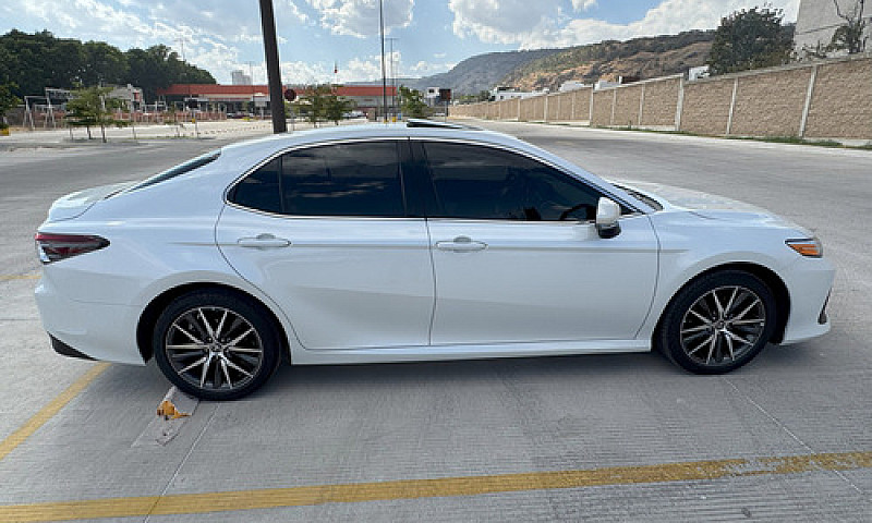 Toyota Camry Xle Nav...