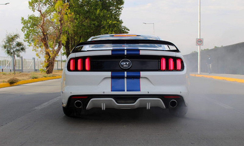 Ford Mustang 5.0L Gt...