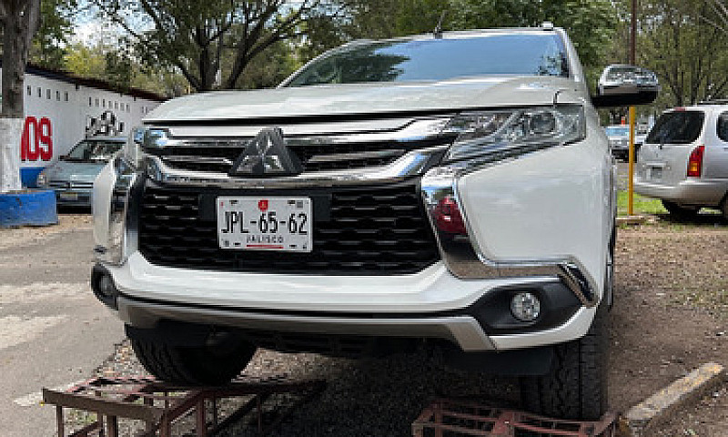 Mitsubishi Montero S...