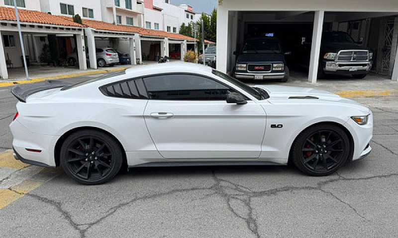 Ford Mustang 5.0L Gt...