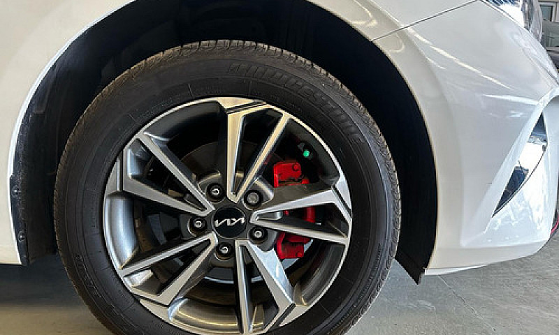 Kia Forte Hb 2022...