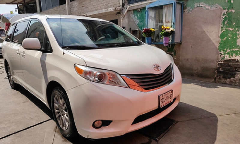 Toyota Sienna Xle At...