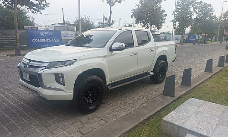 Mitsubishi L200 2.4 ...