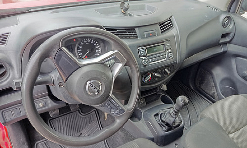 Nissan Np300 2.5 Est...