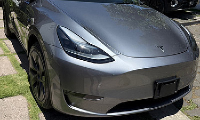 Tesla Model Y 0.0 Lo...