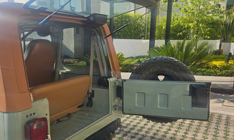 Jeep Wrangler Se Tec...
