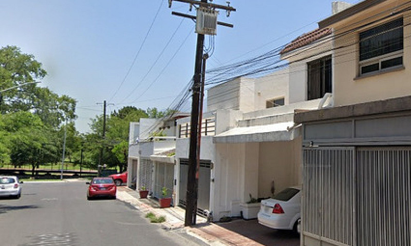 Casa En Remate Cerca...