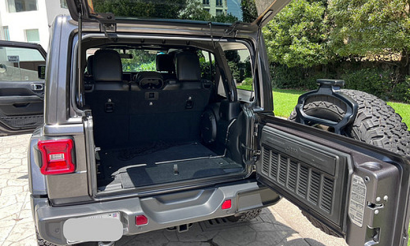 Jeep Wrangler 3.7 Un...
