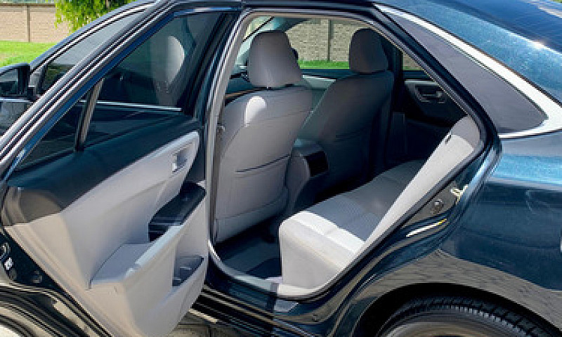 Toyota Camry 2.5 Le ...