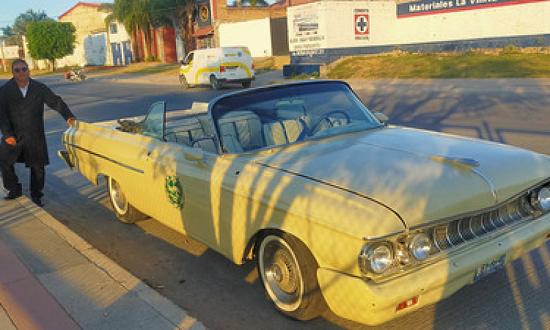 Convertible V8 Motor...
