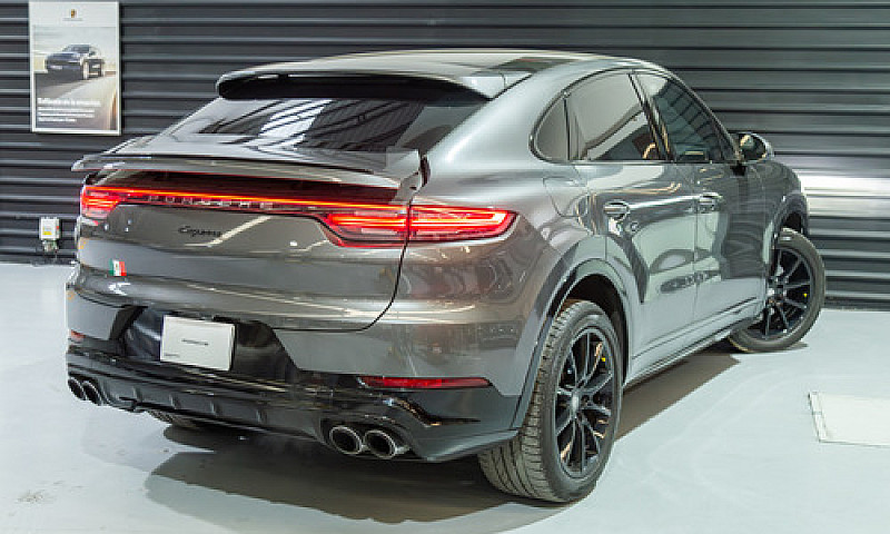 Porsche Cayenne 2023...