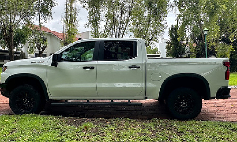 Chevrolet Cheyenne 6...