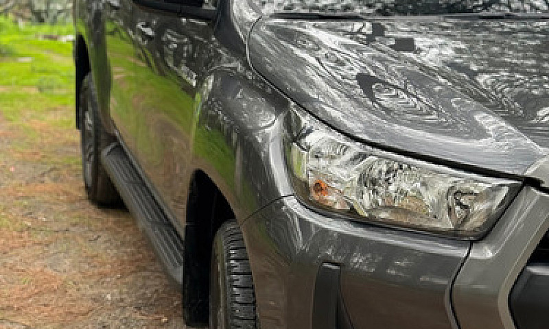 Toyota Hilux 2.7 Cab...