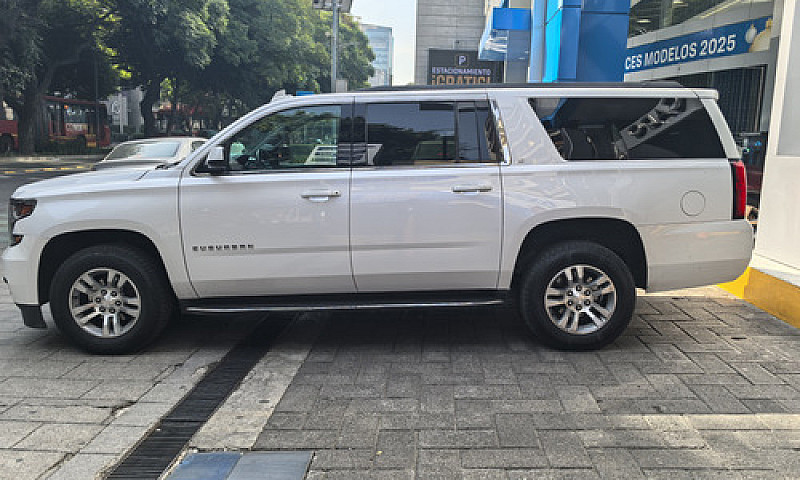 Chevrolet Suburban 2...