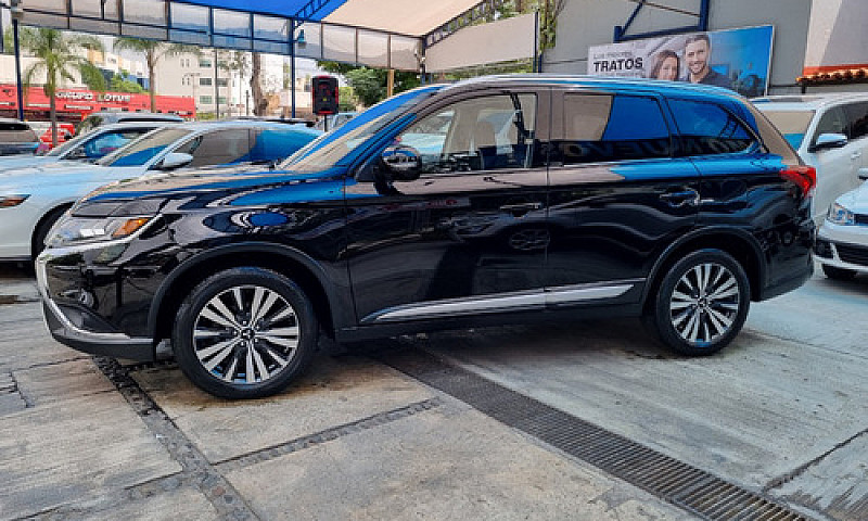 Mitsubishi Outlander...
