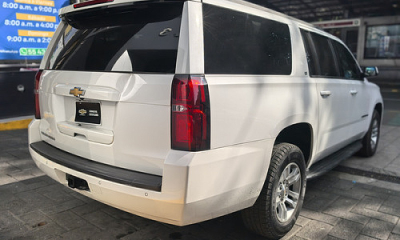 Chevrolet Suburban 2...