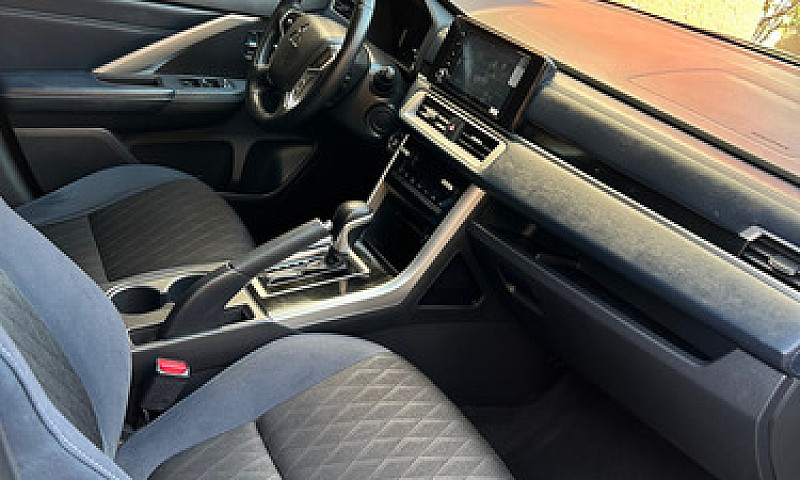 Mitsubishi Xpander 1...