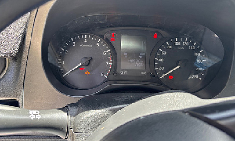 Nissan Np300 2.5 Est...