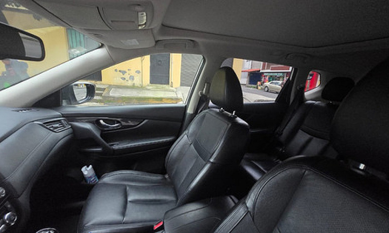 Nissan X-Trail 2.5 E...