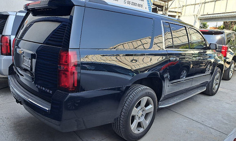 Chevrolet Suburban 2...