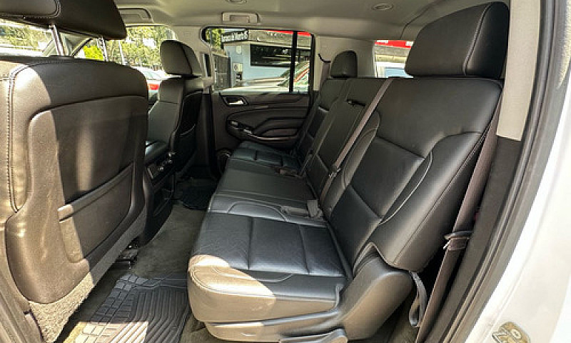 Chevrolet Suburban 5...