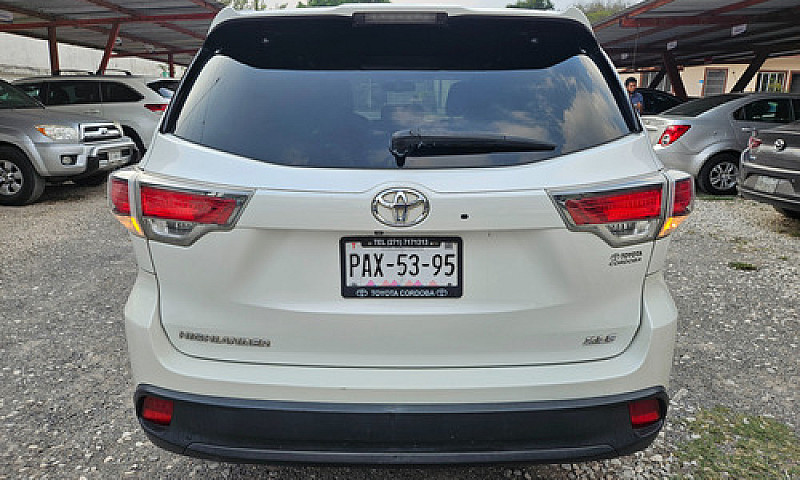 Toyota Highlander 3....