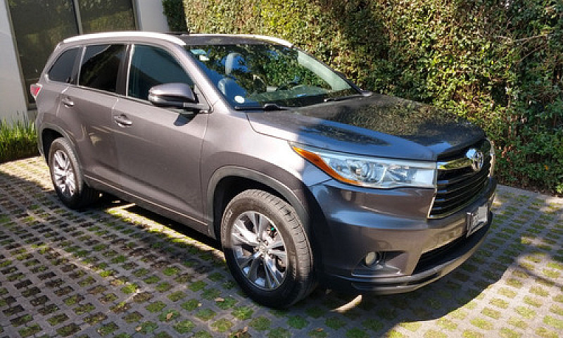 Toyota Highlander 3....