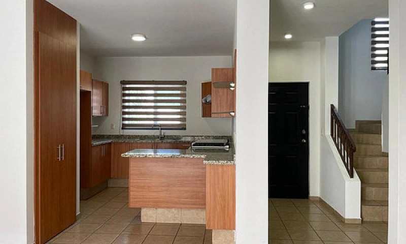 Agradable Casa En Ve...