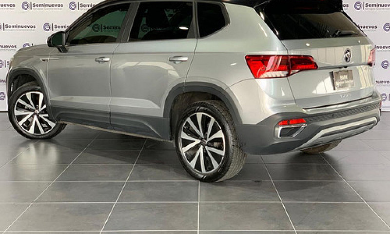 Volkswagen Taos 2023...