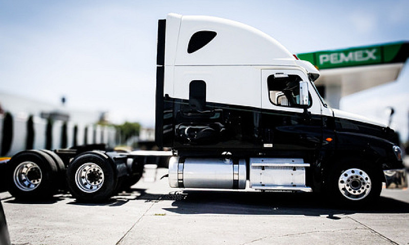2017 Freightliner Ca...