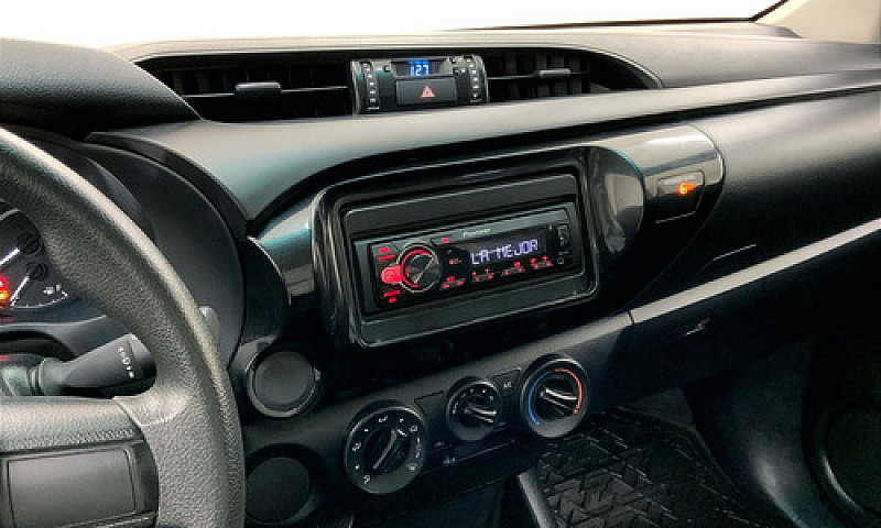 Toyota Hilux 2022...