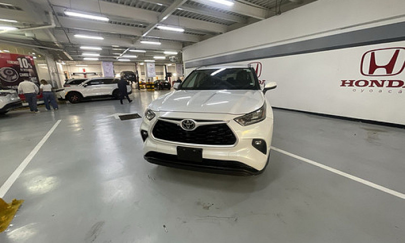Toyota Highlander 3....