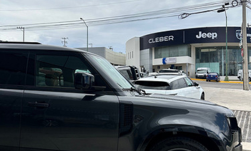 Land Rover Defender ...