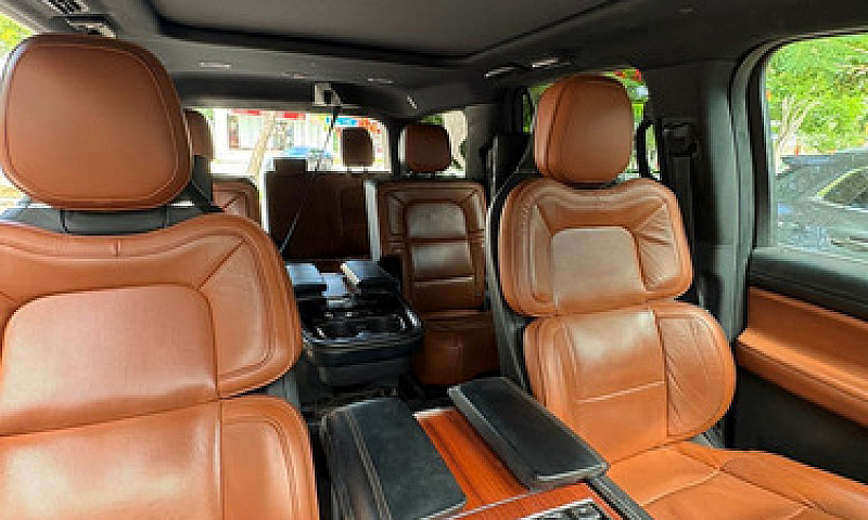 Lincoln Navigator 3....