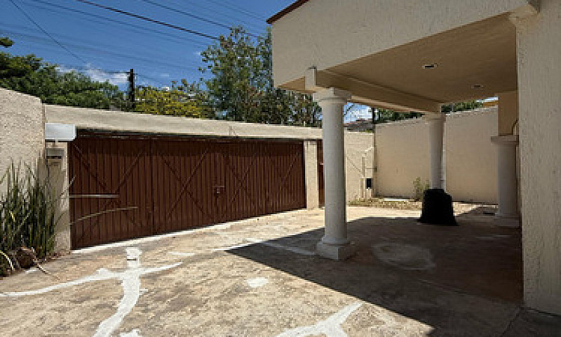 Amplia Casa En Esqui...