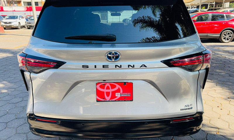 Toyota Sienna 2021...