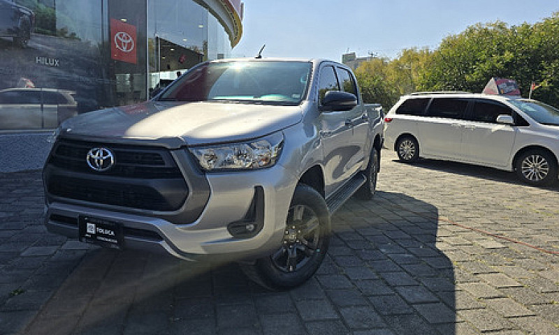 Toyota  Hilux  2021...