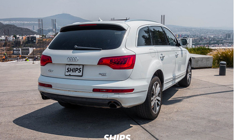 Audi Q7 2015...