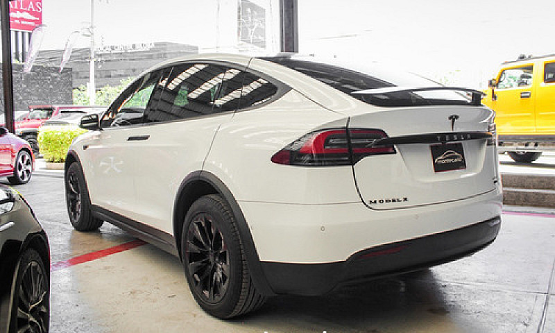 Tesla Model X 2016 9...