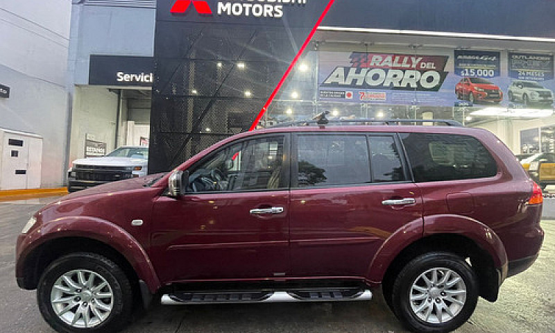 Mitsubishi Montero 2...