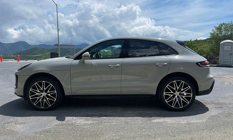 Porsche Macan Turbo ...