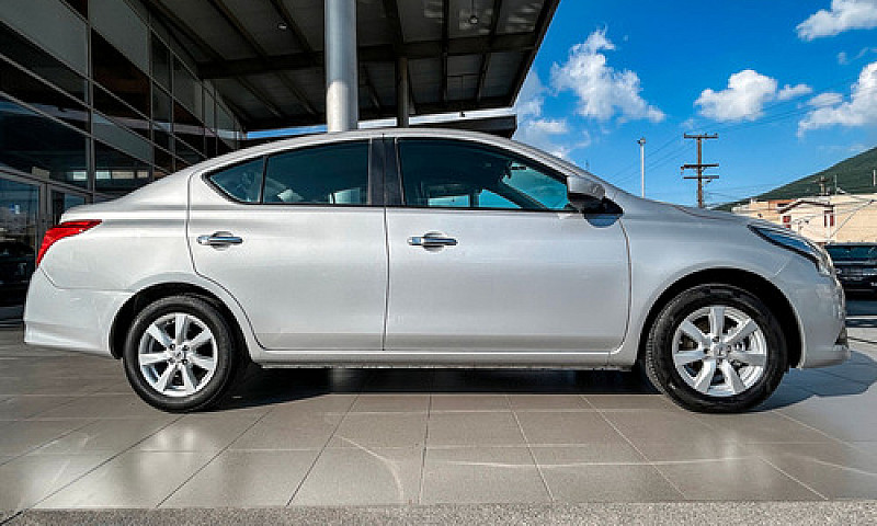 Nissan Versa 2019...