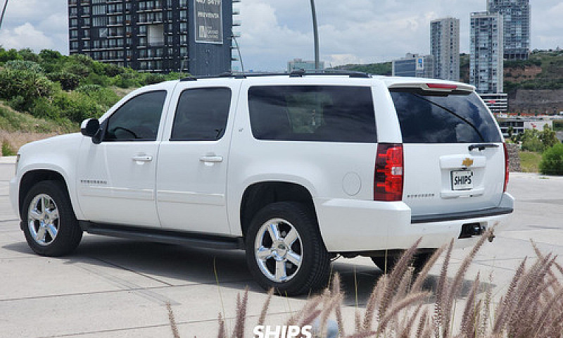 Chevrolet Suburban 2...