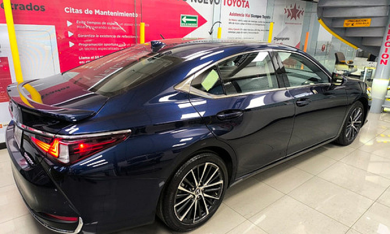Lexus Es 2024...