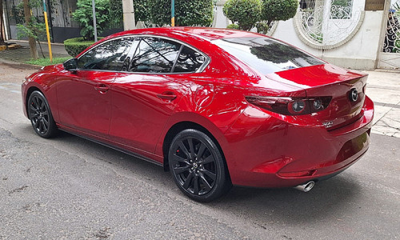Mazda 3 Signature...