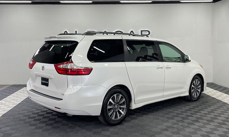 Toyota Sienna 2018...