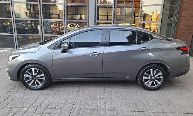 Nissan  Versa  2022...