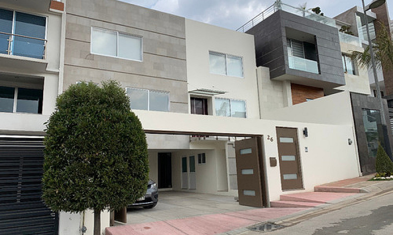Casa En Lomas Verdes...
